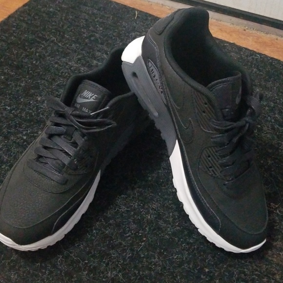 Nike Shoes - WMNS NIKE Air Max black/cream